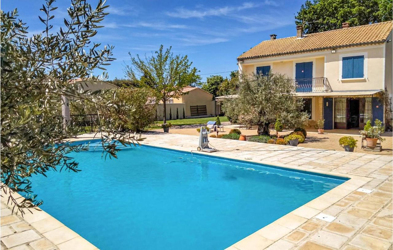 Awesome Home In Carpentras With Outdoor Swimming Pool מראה חיצוני תמונה